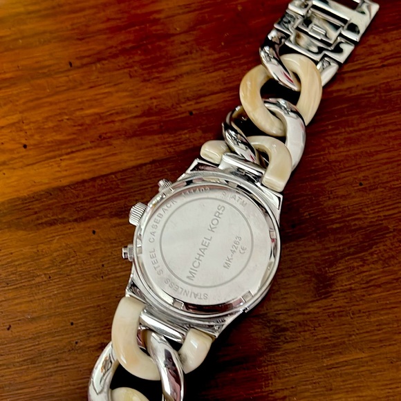 Michael Kors Runway Chain Link Watch - Picture 3 of 4